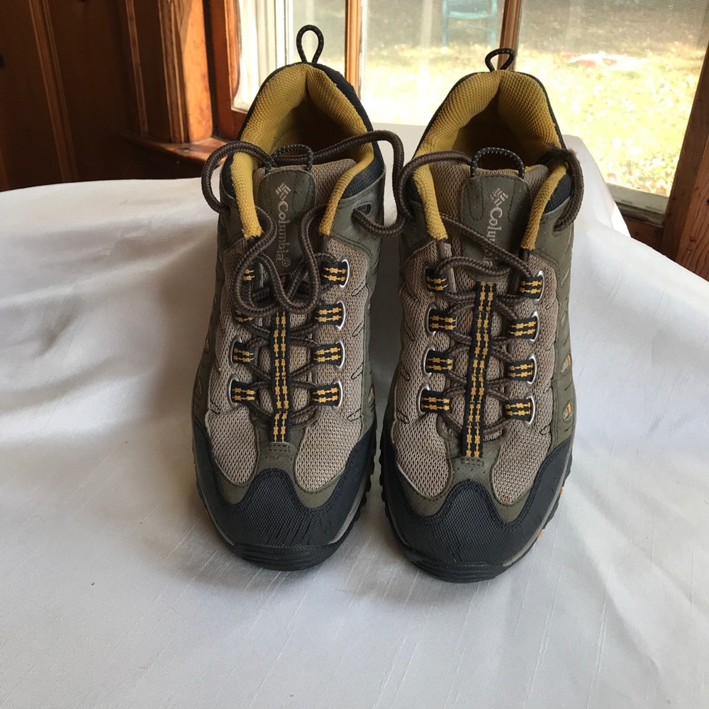 Columbia Women’s Black&Yellow Hiking Shoes. Style Black Rock, Size 7.5 Medium.